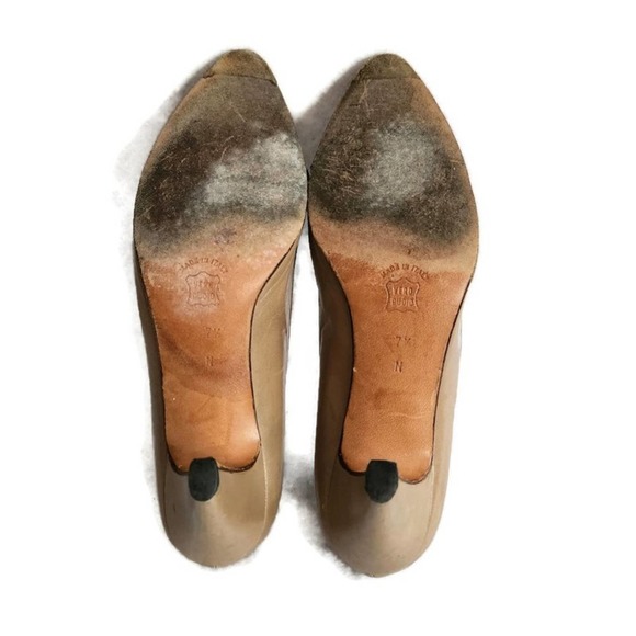 Bally Women's Leather Tan Low Heel Pumps - Picture 7 of 7